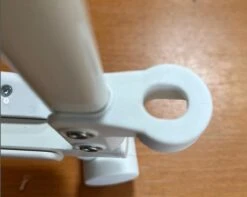 Traphek Op Wieltjes H:80 Br:84 Tot130cm Wit "een Inschuifbaar Traphekje Dat Rolt Op Wieltjes " -Pasgeborenen En Jonge Kinderen 1200x959 4