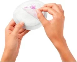 Medela Ultra Thin Zoogcompressen Wegwerp Individueel Verpakt Extra Dun Voor Weinig Hoeveelheden Lekkende Moedermelk - 60 Stuks -Pasgeborenen En Jonge Kinderen 1200x977 3