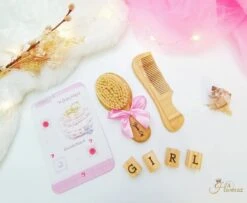Merkloos Gepersonaliseerd Houten Kam En Borstel Setje - Genderneutraal Baby Cadeau - Borstelset - Hawsaz.nl Cadeau - Kraamcadeau - Babycadeau - Cadeau Voor Tweeling - Kraamcadeau Met Naam - Verzorgingsset - Kado Voor Jonge Meisje - Geboortecadeau Met Naam
