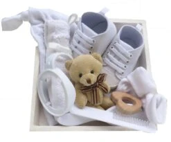 Merkloos Kraam Baby Cadeau Geboorte Zoon Dochter Meisje Jongen 9delig Kraamcadeau Met Baby Sneakers