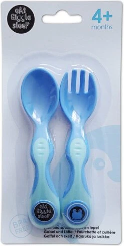 Baby Bestek Blauw - Vork En Lepel - Blauw Bestek - Eat Giggle Sleep - Kinder Bestek - Lepeltje - Vorkje - Babybestek - Kinderbestek - Jongen - Licht Blauw - Reisbestek - Babyservies - BPA Vrij - 4 Maanden - Vaatwasserbestendig - Siliconen Bestekset