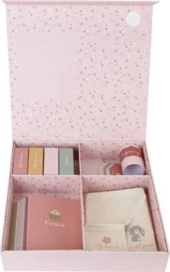 Little Dutch Baby Memory Box Roze - Kraamcadeau - Herinneringen - Babyshower Geschenk - Gepersonaliseerd - Met Naam -Pasgeborenen En Jonge Kinderen 749x1200 1
