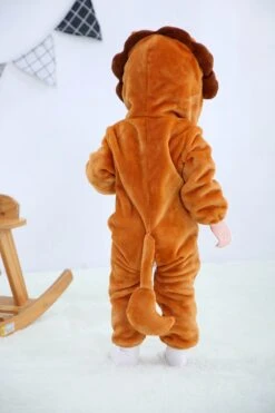 Budino Baby Romper Pyjama Onesie Leeuw - Bruin - Maat 100 21 Budino Baby Romper Pyjama Onesie Leeuw - Bruin - Maat 100 -Pasgeborenen En Jonge Kinderen 800x1200 115