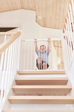 Babydan Flexigate Traphekje Schroefhekje Metaal 67 - 105,5 Cm - Wit -Pasgeborenen En Jonge Kinderen 800x1200 92