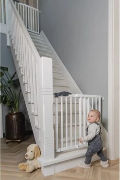 Fenss Veiligheidshekje Oslo 71-102 Cm Hout Wit -Pasgeborenen En Jonge Kinderen 803x1200 4