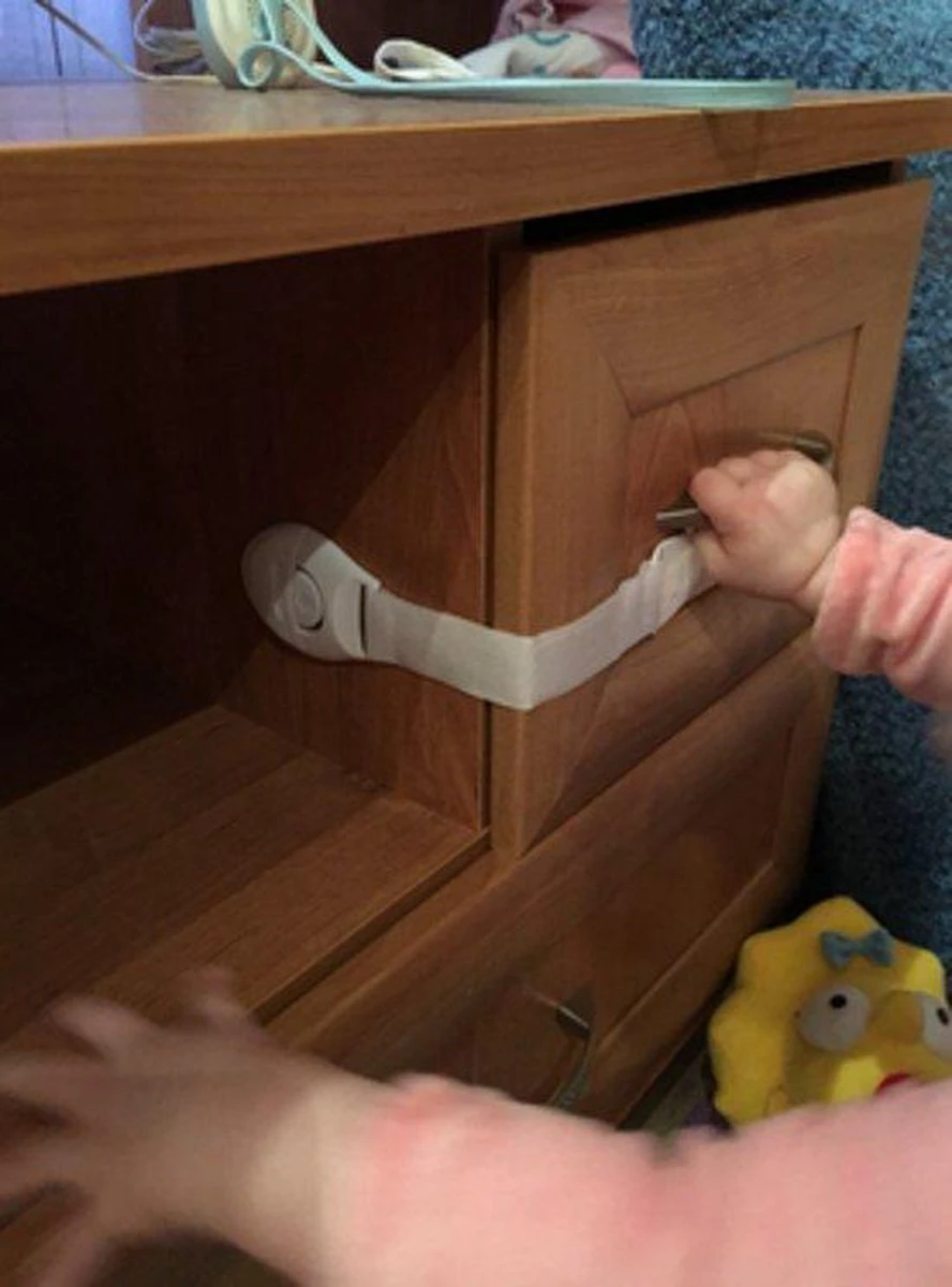 Kind Veiligheidsslot – 4 Stuks - Kinderslot Baby - Afsluiten Van Kasten, Lades, Apparatuur En De Oven – Drukslot – Kindslot – Baby Lock 2 Kind Veiligheidsslot – 4 Stuks - Kinderslot Baby - Afsluiten Van Kasten, Lades, Apparatuur En De Oven – Drukslot – Kindslot – Baby Lock - Afbeelding 2