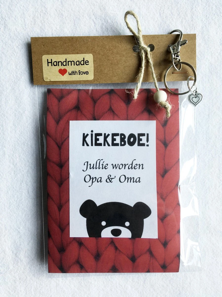 Kiekeboe! Jullie Worden Opa En Oma, Kadootje Met Babysokjes En Sleutelhanger Met Bedelhart, Verrassing, Zwangerschap, Zwanger, Baby, 1 Kiekeboe! Jullie Worden Opa En Oma, Kadootje Met Babysokjes En Sleutelhanger Met Bedelhart, Verrassing, Zwangerschap, Zwanger, Baby,