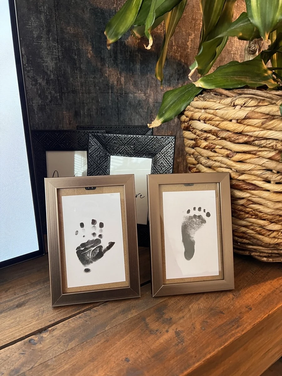 Baby Handafdruk - Baby Voetafdruk - Set - Baby Art - Kraamcadeau -Babyshower Cadeau – Inktafdruk – Inclusief Beschrijving Nederlands/Engels 3 Baby Handafdruk - Baby Voetafdruk - Set - Baby Art - Kraamcadeau -Babyshower Cadeau – Inktafdruk – Inclusief Beschrijving Nederlands/Engels - Afbeelding 3